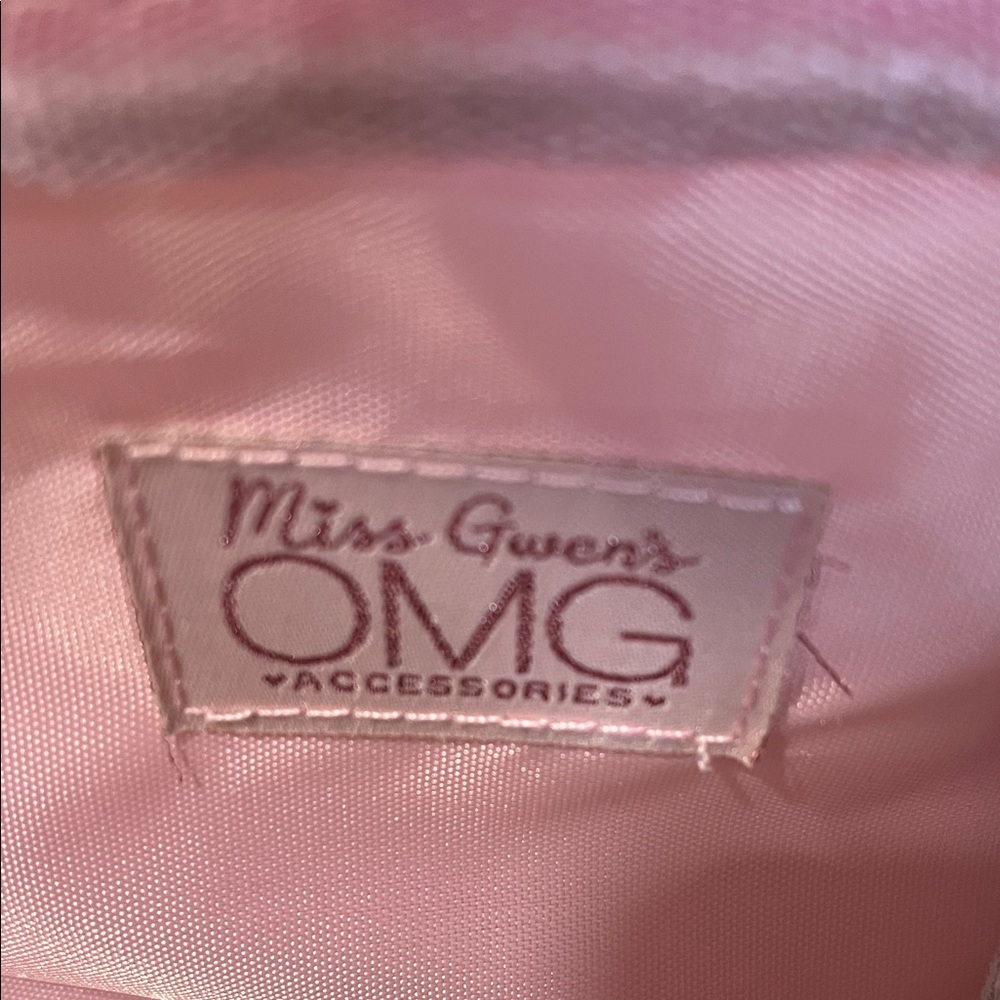 Miss Gwen's - OMG -  "VACAY" Straw Color Block Medium Duffle Bag - Picture 2 of 8